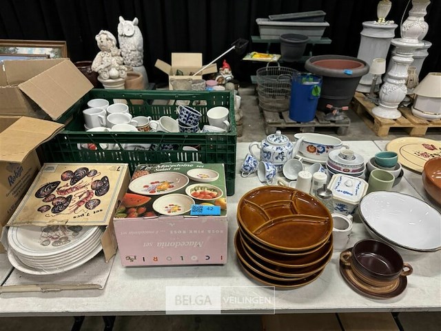 Partij borden - kommen - tassen enz. - afbeelding 2 van  6
