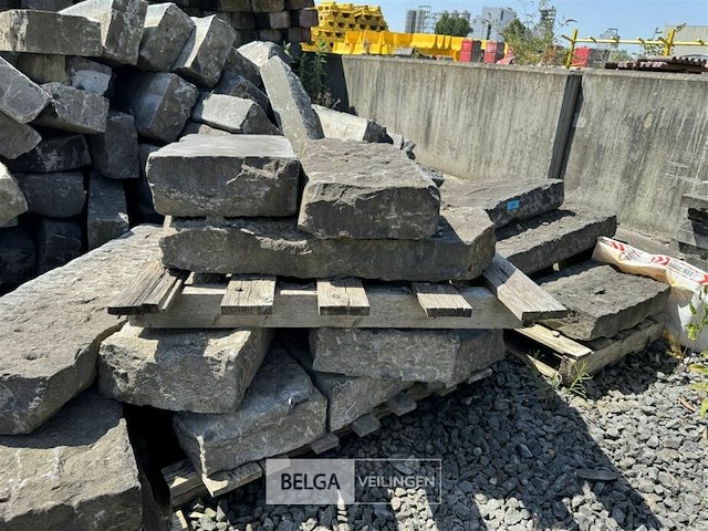 Partij borduren op pallet - afbeelding 1 van  4