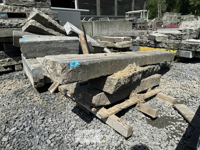 Partij borduren op pallet - afbeelding 1 van  4
