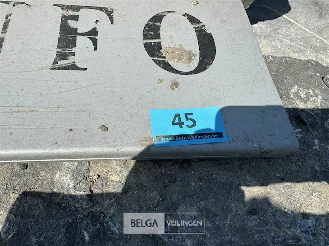 Partij borduren op pallet - afbeelding 6 van  9