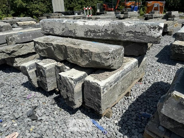 Partij borduren op pallet - afbeelding 1 van  4