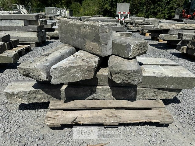 Partij borduren op pallet - afbeelding 1 van  5