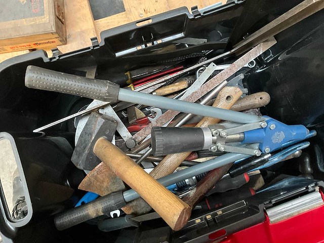 Partij boren en handgereedschap - afbeelding 3 van  13