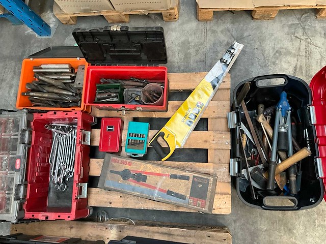 Partij boren en handgereedschap - afbeelding 1 van  13
