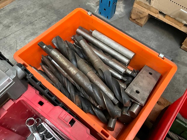 Partij boren en handgereedschap - afbeelding 8 van  13