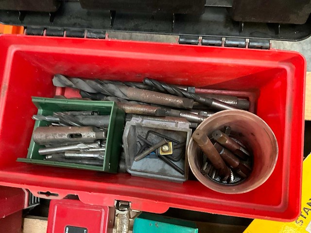 Partij boren en handgereedschap - afbeelding 9 van  13