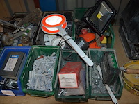 Partij boren in pvc bakjes, gereedschap, 10 stuks chemisch anker soudal - afbeelding 5 van  14