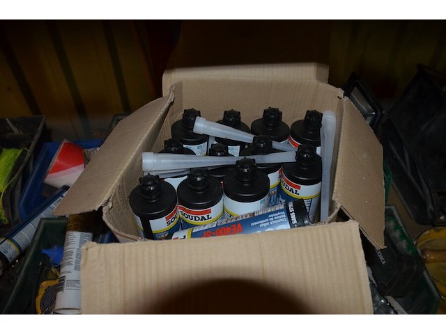 Partij boren in pvc bakjes, gereedschap, 10 stuks chemisch anker soudal - afbeelding 10 van  14