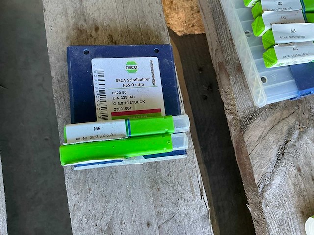 Partij boren, tap en bits gereedschappen - afbeelding 1 van  11