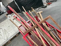 Partij borstels, schoppen en lijmklemmen - afbeelding 4 van  4