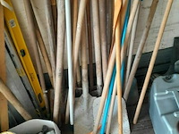 Partij borstels, schoppen, gritsels, aftrekkers - afbeelding 2 van  2