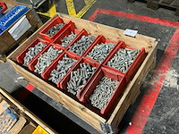 Partij bouten en moeren - afbeelding 1 van  6