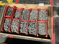 Partij bouten en moeren - afbeelding 2 van  6