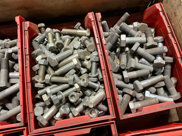 Partij bouten en moeren - afbeelding 3 van  6