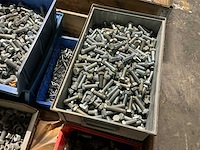 Partij bouten en moeren - afbeelding 2 van  9