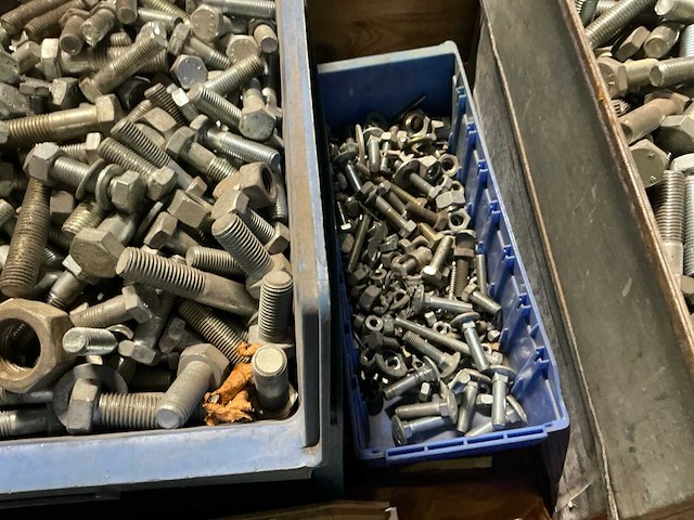 Partij bouten en moeren - afbeelding 7 van  9