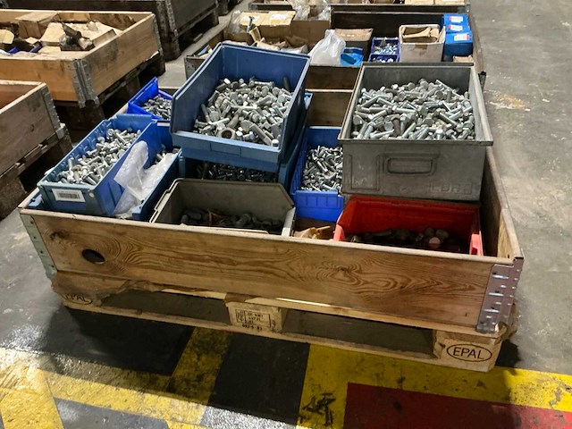 Partij bouten en moeren - afbeelding 9 van  9