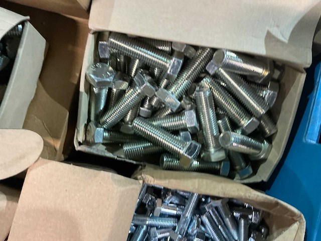 Partij bouten en moeren - afbeelding 10 van  11