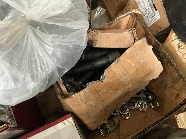 Partij bouten en moeren - afbeelding 2 van  10