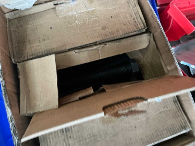 Partij bouten en moeren - afbeelding 3 van  10