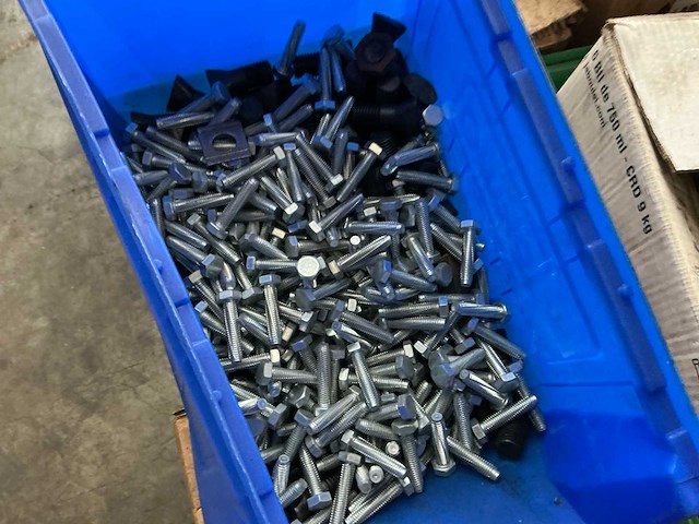 Partij bouten en moeren - afbeelding 5 van  10