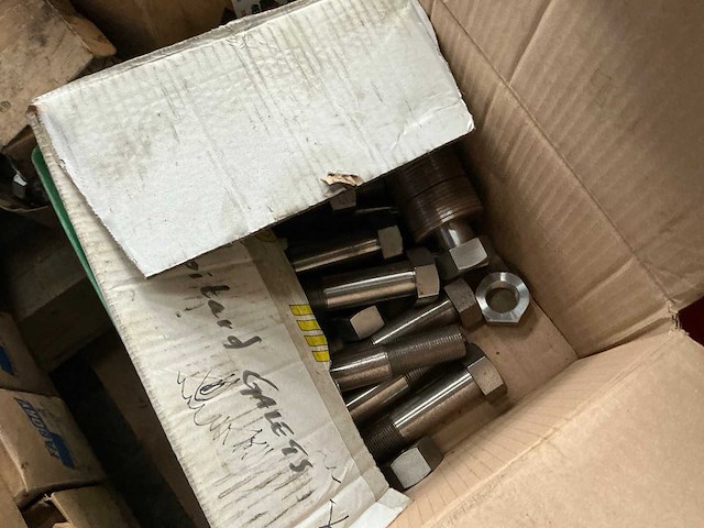 Partij bouten en moeren - afbeelding 6 van  10