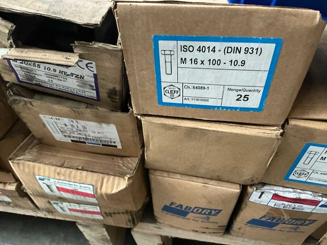 Partij bouten en moeren - afbeelding 7 van  10