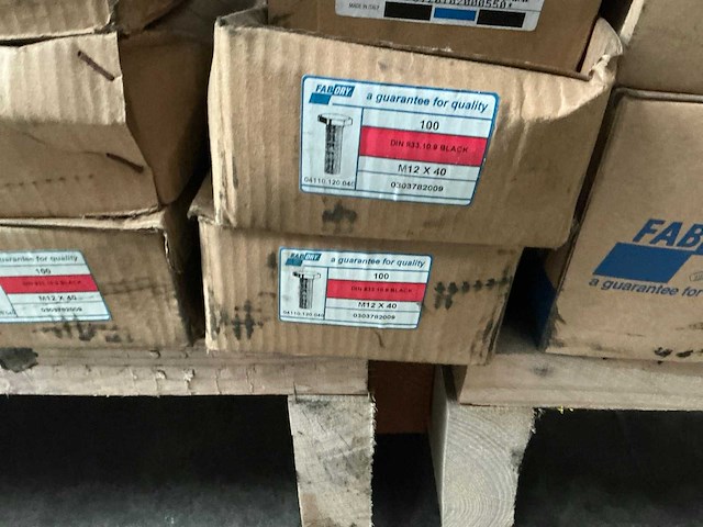 Partij bouten en moeren - afbeelding 8 van  10