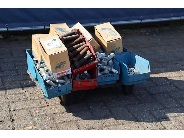 Partij bouten - afbeelding 1 van  1