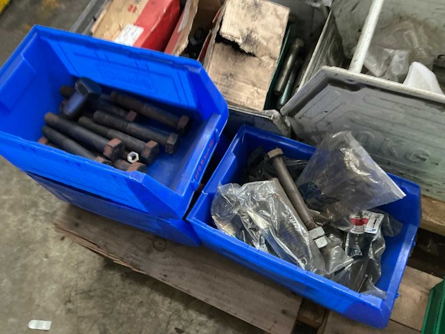 Partij bouten - afbeelding 3 van  9