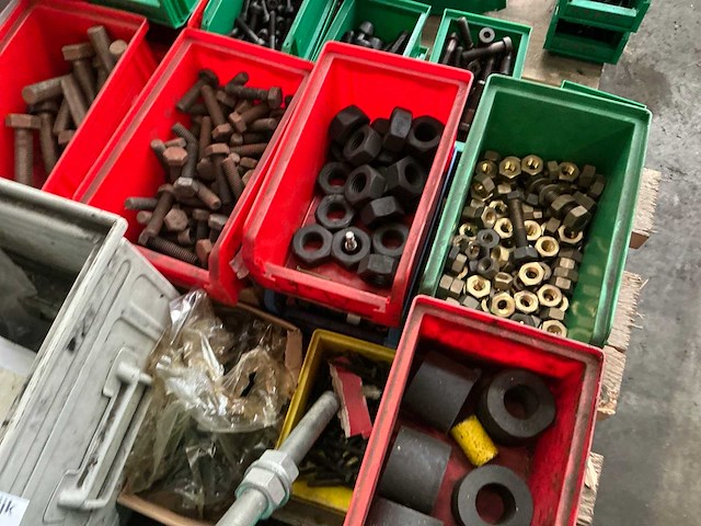 Partij bouten - afbeelding 4 van  9