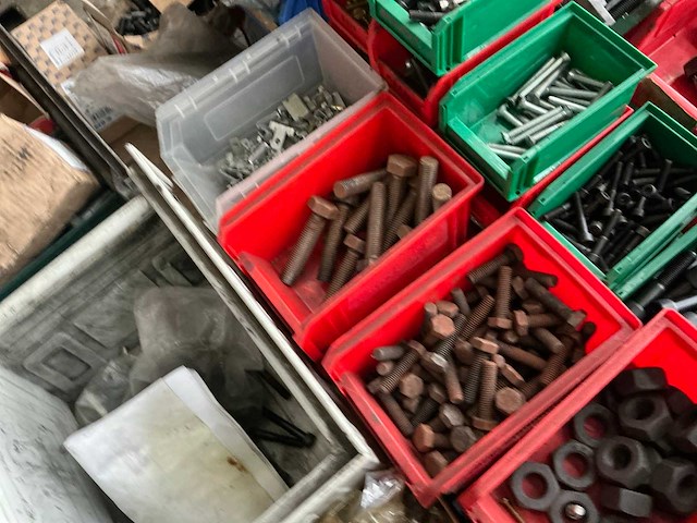 Partij bouten - afbeelding 5 van  9