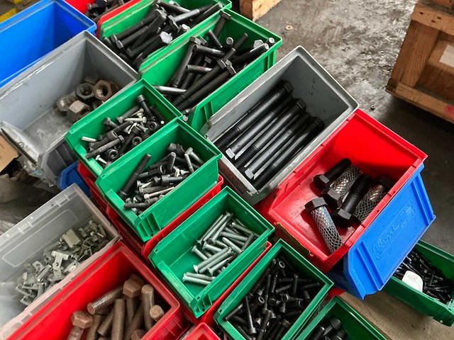 Partij bouten - afbeelding 7 van  9