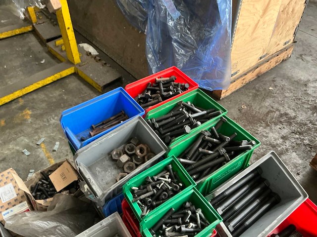 Partij bouten - afbeelding 8 van  9