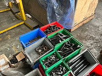 Partij bouten - afbeelding 8 van  9