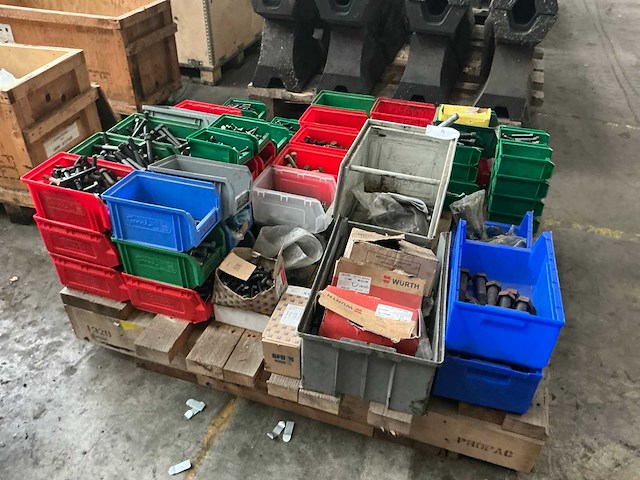 Partij bouten - afbeelding 9 van  9