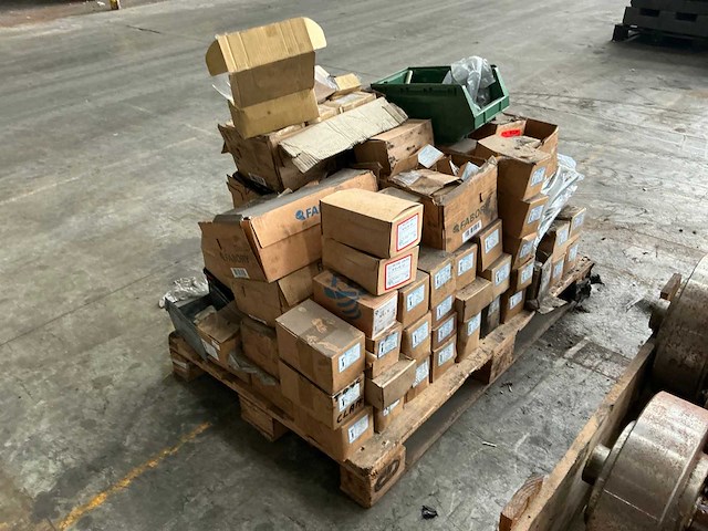 Partij bouten - afbeelding 1 van  9