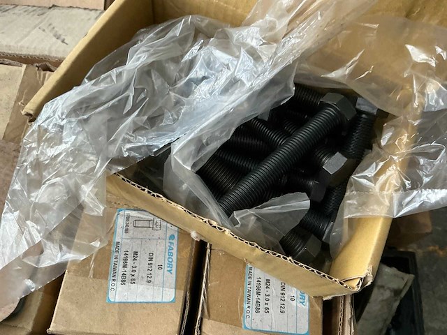 Partij bouten - afbeelding 3 van  9