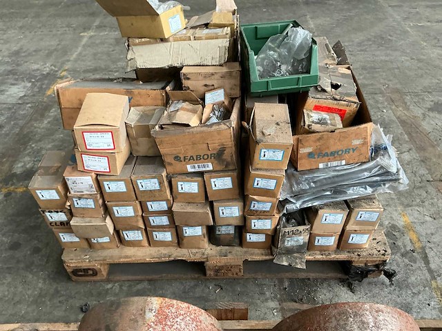 Partij bouten - afbeelding 7 van  9