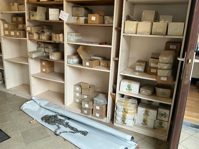 Partij bouw- en bevestigingsmateriaal - diverse nagels - afbeelding 16 van  22