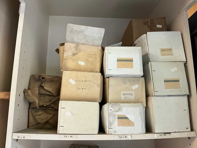 Partij bouw- en bevestigingsmateriaal - diverse nagels - afbeelding 22 van  22