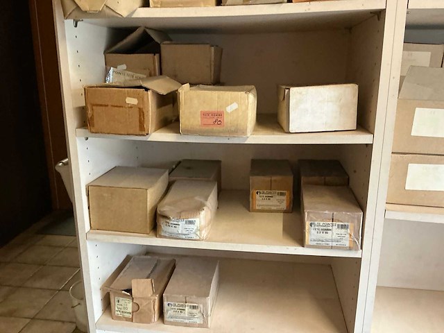 Partij bouw- en bevestigingsmateriaal - afbeelding 14 van  22