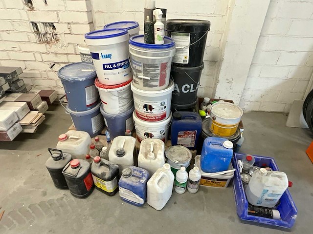 Partij bouwchemie – pleister-, voegwerk- en verfproducten (knauf, caparol e.a.) - afbeelding 1 van  1