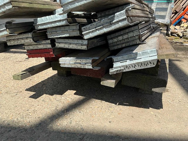 Partij bouwhout en palletranden - afbeelding 3 van  4