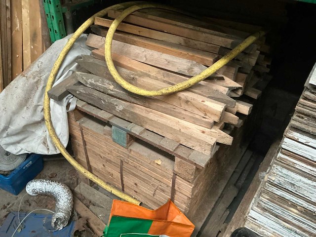 Partij bouwhout - afbeelding 1 van  5