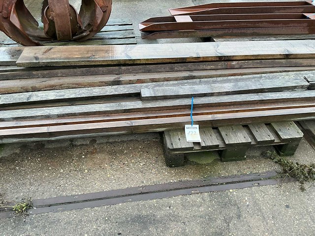 Partij bouwhout - afbeelding 1 van  1