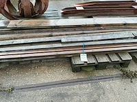 Partij bouwhout - afbeelding 1 van  1