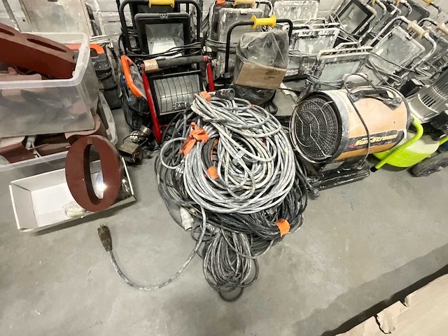 Partij bouwlampen, kabelhaspels, ventilator en airfast compressor - afbeelding 5 van  11