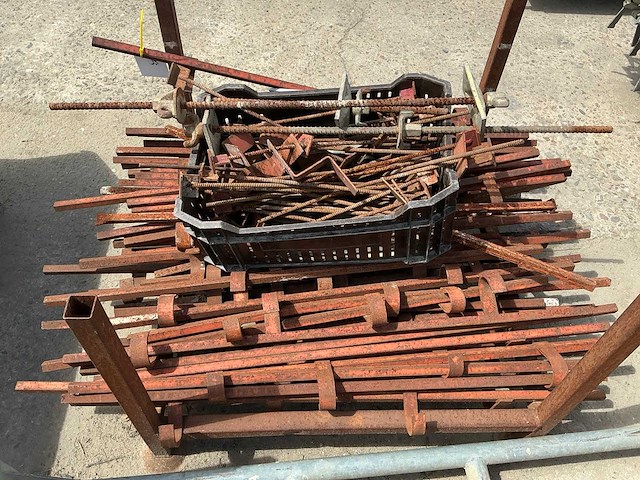 Partij bouwmaterialen - afbeelding 1 van  4