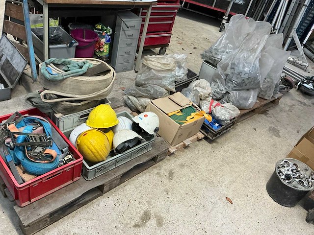 Partij bouwmaterialen - afbeelding 1 van  11